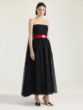 Abito da sera con bustier e mantella in pizzo