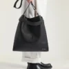 Borsa hobo media con cintura in pelle martellata