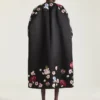 Cappotto a bozzolo in raso con ricami Cappotto a bozzolo in raso con ricami