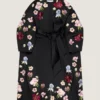 Cappotto a bozzolo in raso con ricami Cappotto a bozzolo in raso con ricami