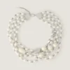 Collana in metallo, perle e cristalli Collana in metallo, perle e cristalli