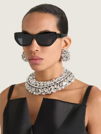 Collana Torque con cristalli vistosi in metallo e cristalli