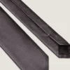 Cravatta Givenchy in seta con dettagli jacquard Cravatta Givenchy in seta con dettagli jacquard