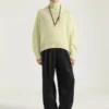 Maglione a collo alto con cuciture couture in alpaca e lana di yak Maglione a collo alto con cuciture couture in alpaca e lana di yak