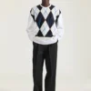 Maglione a rombi lavorato a maglia con cuciture couture Maglione a rombi lavorato a maglia con cuciture couture