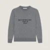 Maglione in lana e cashmere con firma Givenchy Maglione in lana e cashmere con firma Givenchy