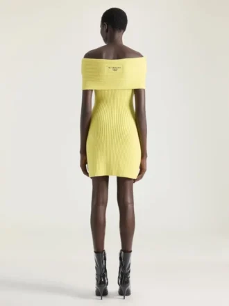 Miniabito con spalle scoperte in lana