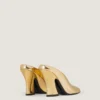 Mules con tacco scolpito in pelle effetto specchio Mules con tacco scolpito in pelle effetto specchio