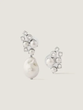 Orecchini asimmetrici con perle di cristallo in metallo, cristalli e perle