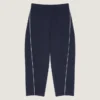 Pantaloni jogger con cuciture couture in lana e dettagli a piping Pantaloni jogger con cuciture couture in lana e dettagli a piping