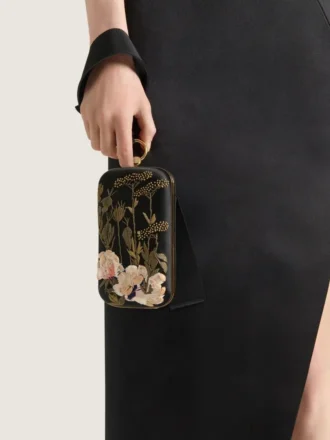 Pochette da sera con ricami floreali e fiocco