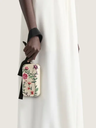 Pochette da sera con ricami floreali e fiocco