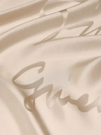 Quadrato in jacquard di seta con firma Givenchy