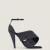 Sandali con tacco quadrato a fessura in raso con strass Sandali con tacco quadrato a fessura in raso con strass
