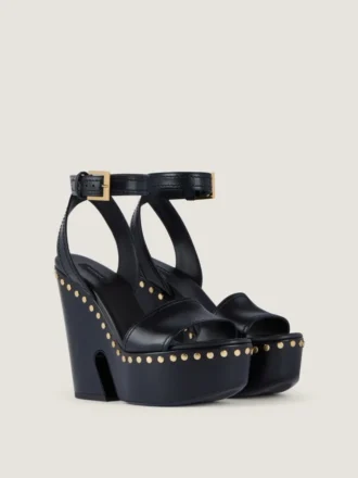 Sandali con zeppa in pelle con borchie