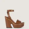 Sandali con zeppa in pelle con borchie Sandali con zeppa in pelle con borchie